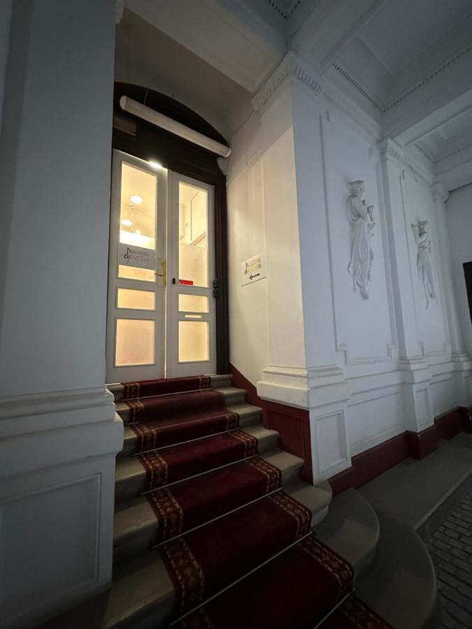 Hostel Opera Любляна Экстерьер фото